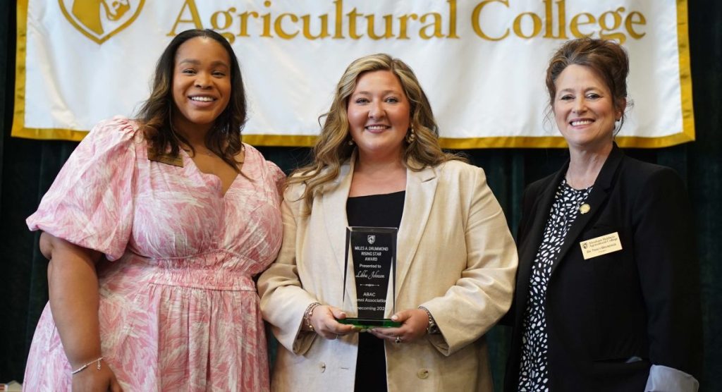 From left to right: Jazmin Thomas-Pullen, Libba Johnson and ABAC President Tracy Brundage.